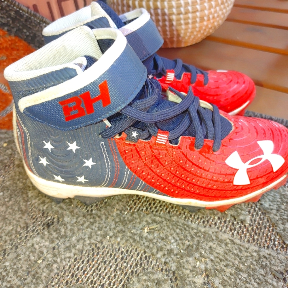 Youth baseball cleats 3y